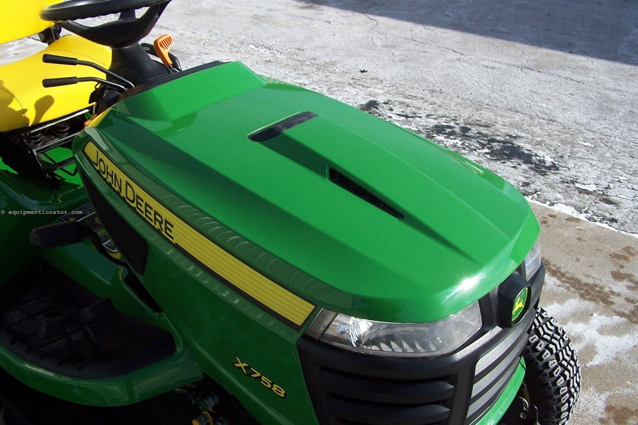 2023 John Deere X758 Image 10