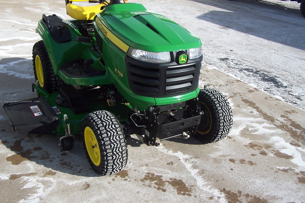 2023 John Deere X758 Image 11