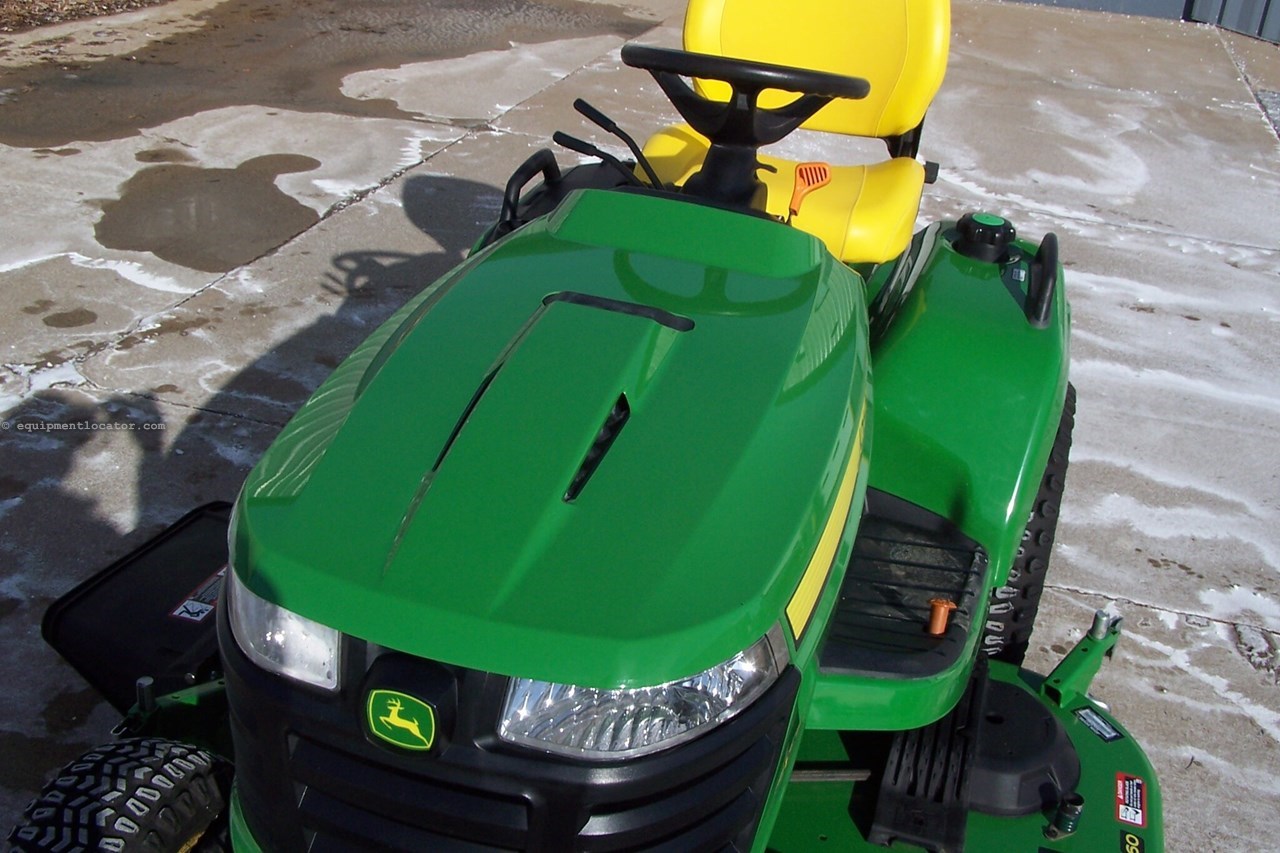 2023 John Deere X758 Image 13