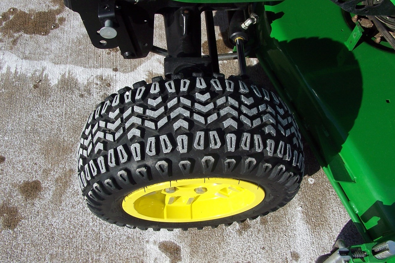 2023 John Deere X758 Image 15