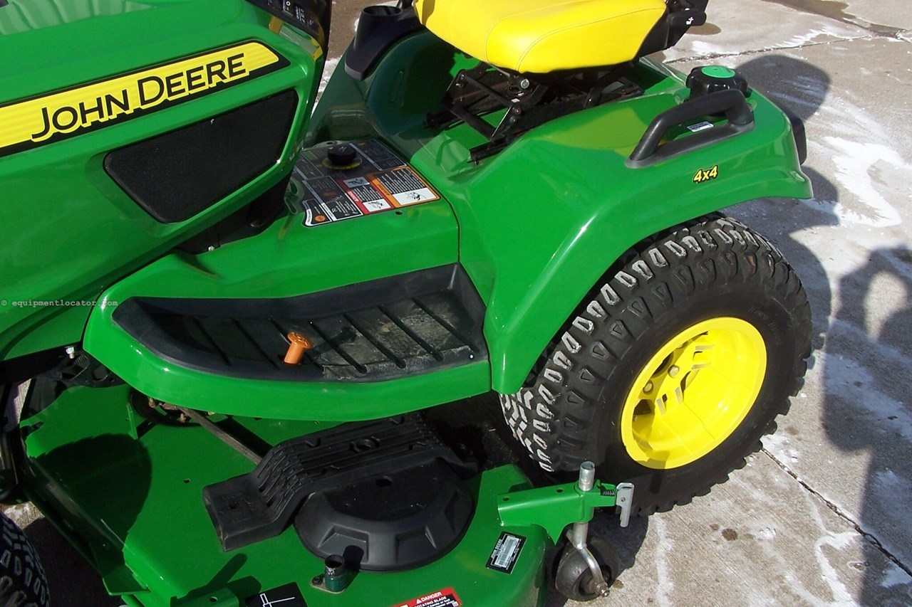 2023 John Deere X758 Image 20
