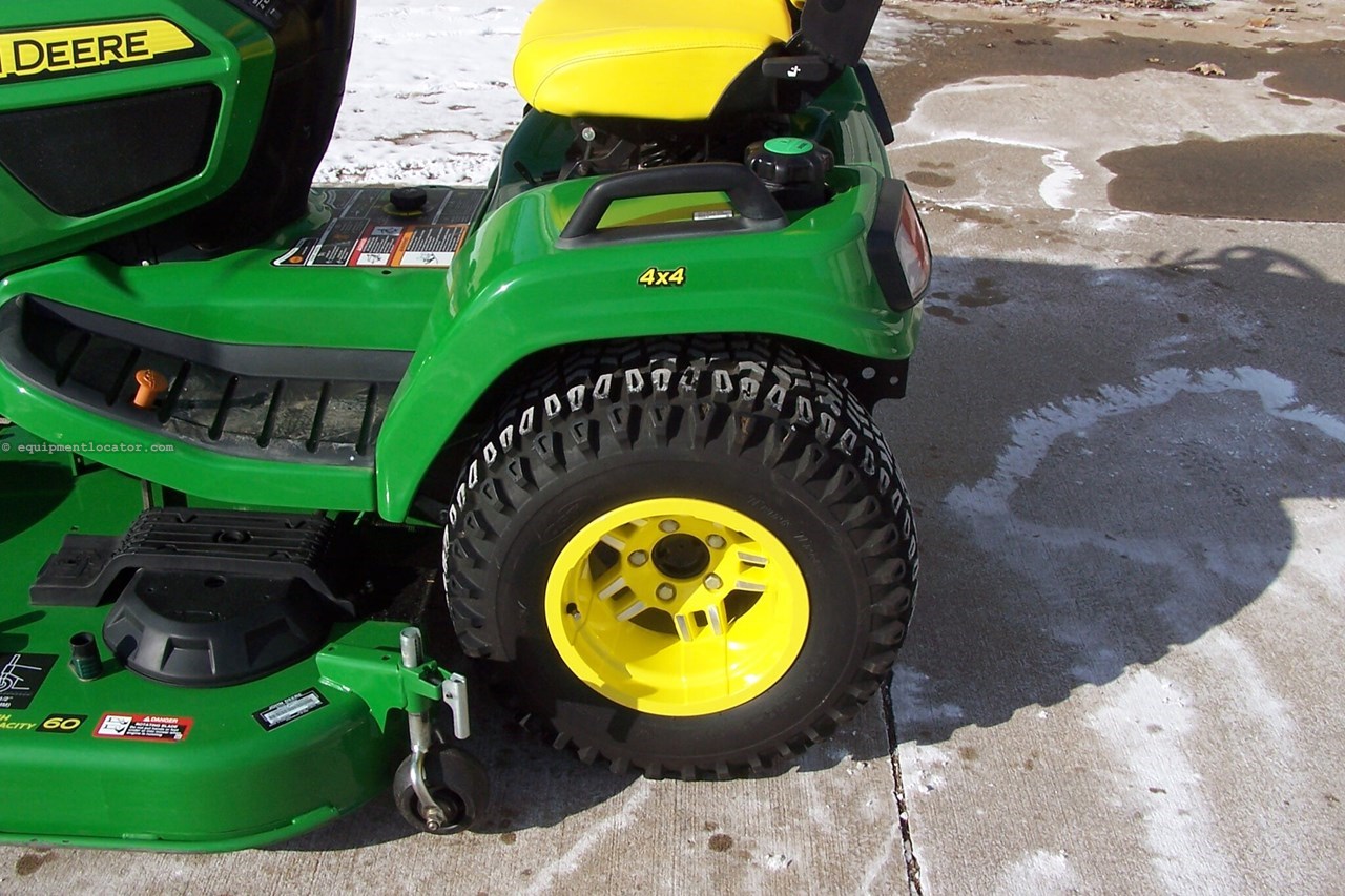 2023 John Deere X758 Image 21