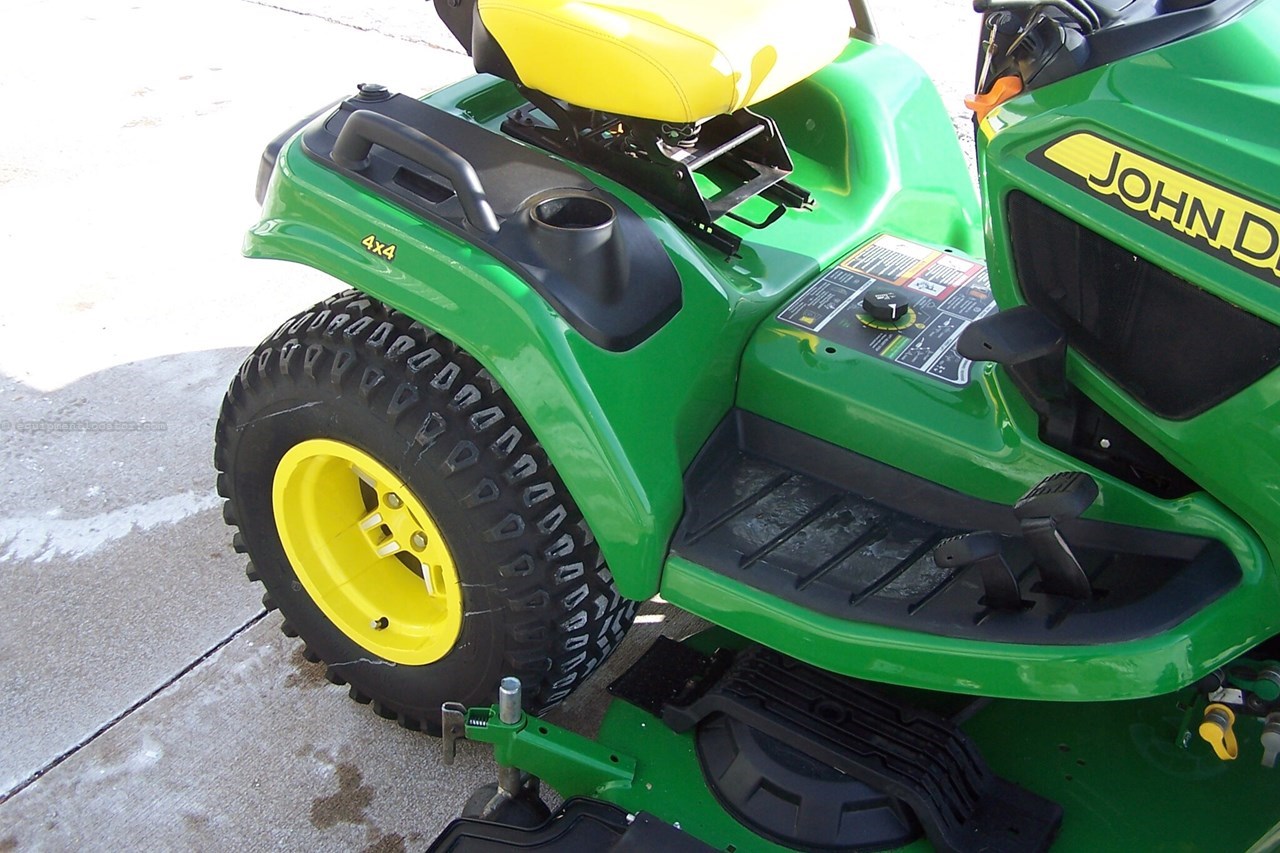 2023 John Deere X758 Image 26