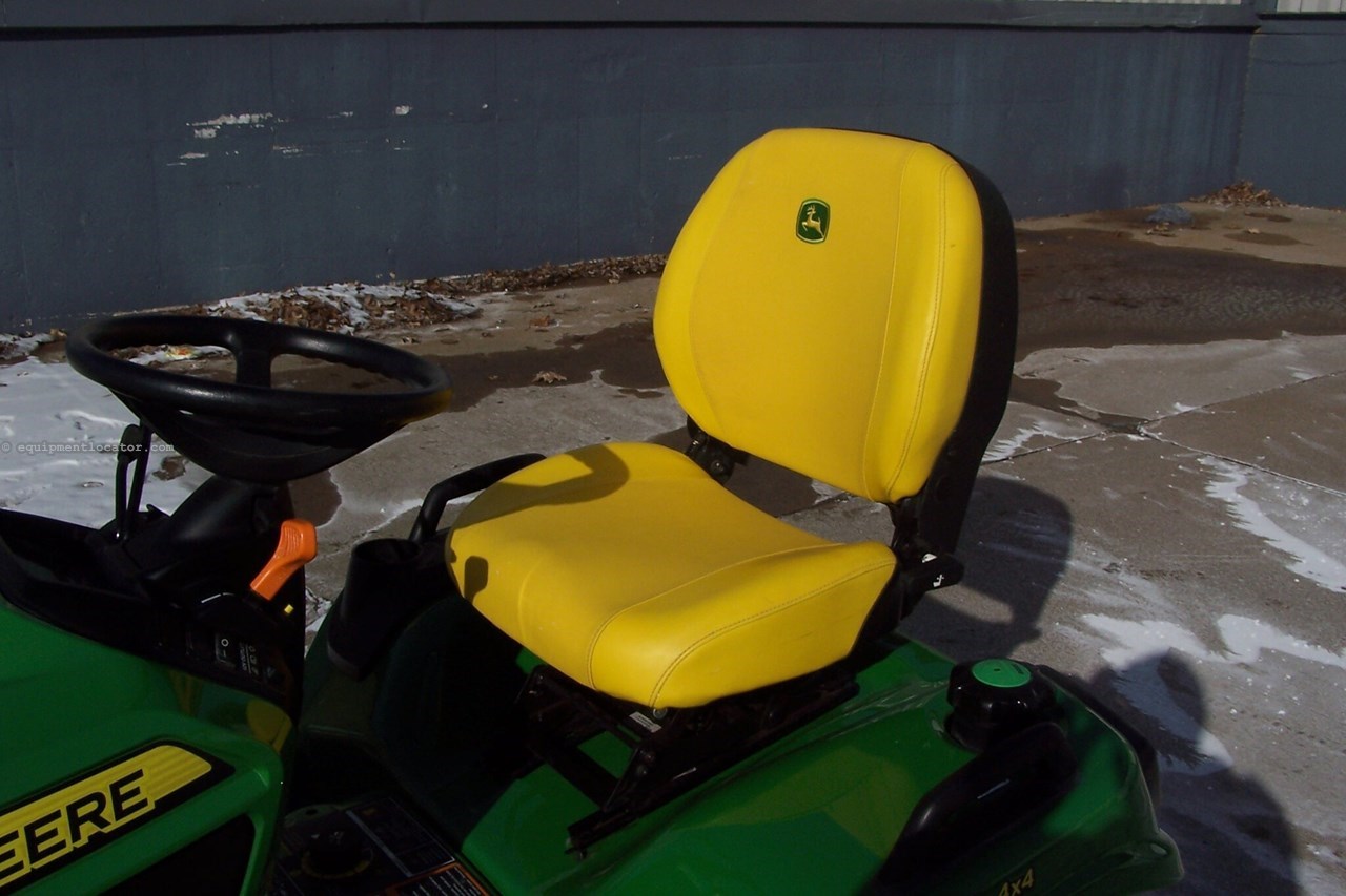 2023 John Deere X758 Image 30