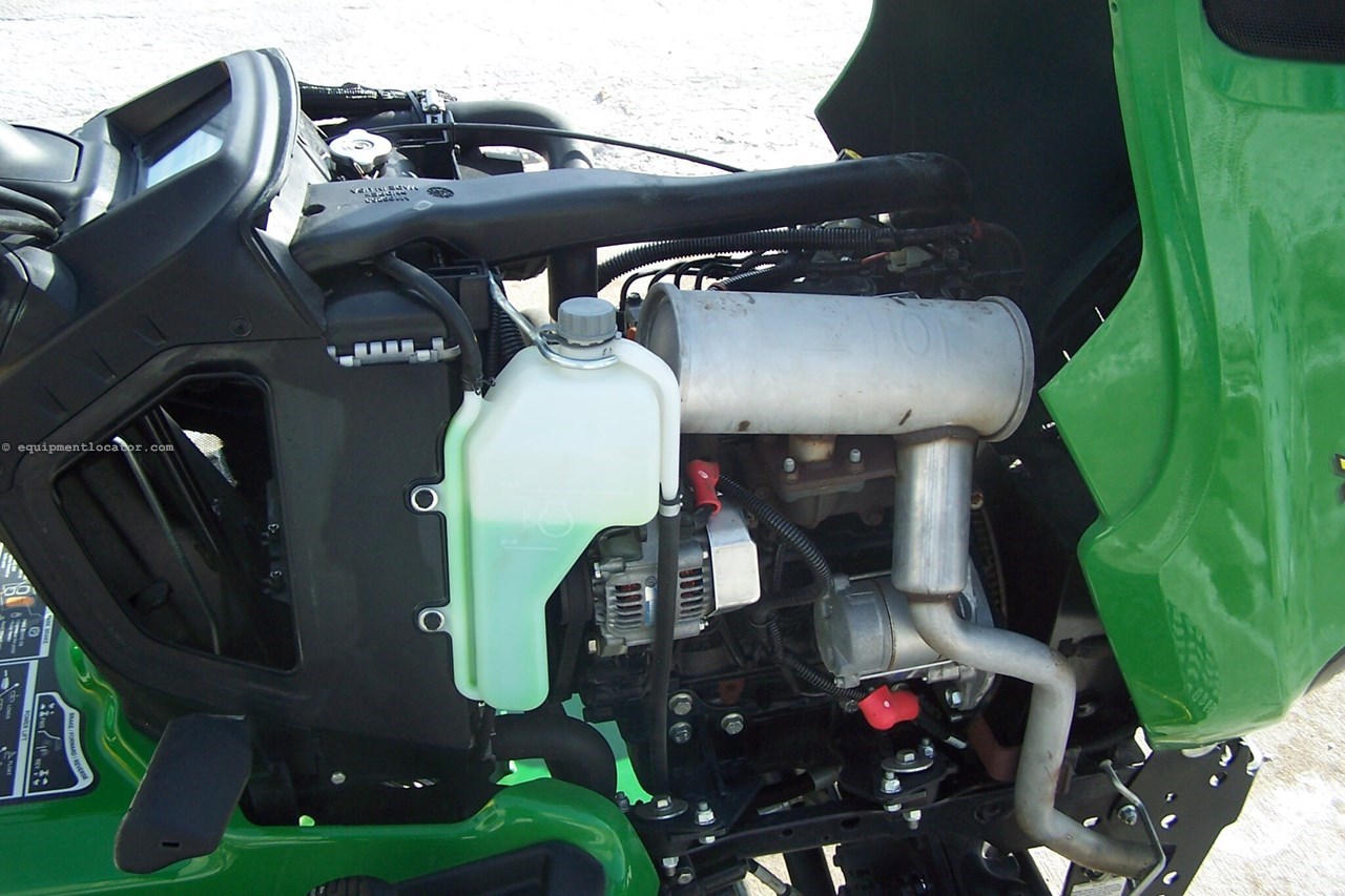 2023 John Deere X758 Image 32