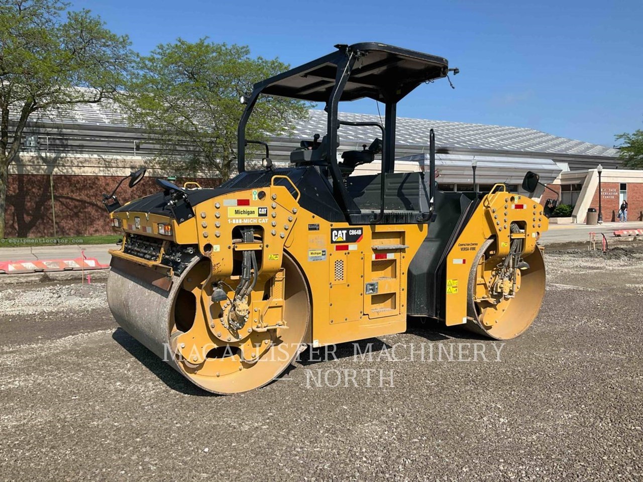 2016 Caterpillar CB64B Z Image 10