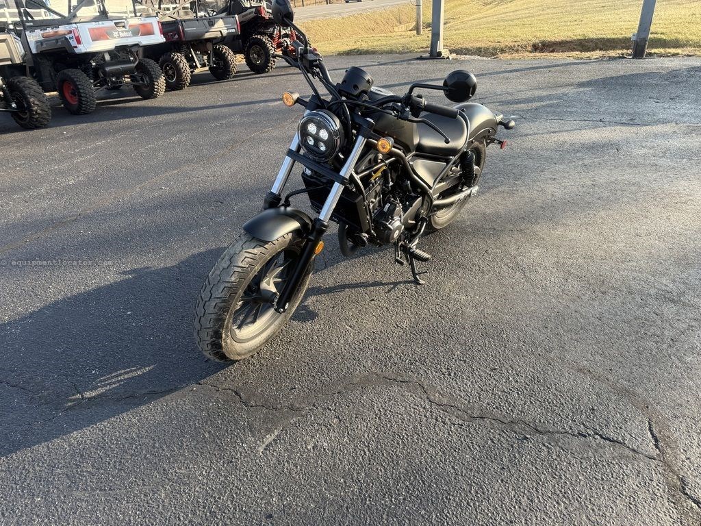 2025 Honda Rebel 300 Image 2