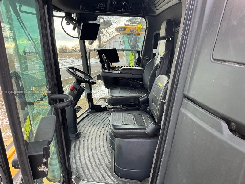 2025 New Holland CR10 Image 8