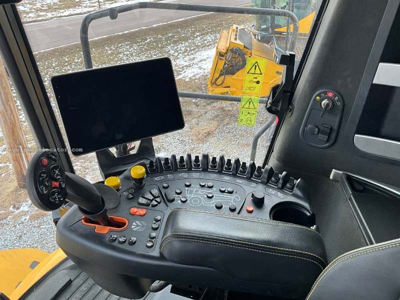 2025 New Holland CR10 Image 9