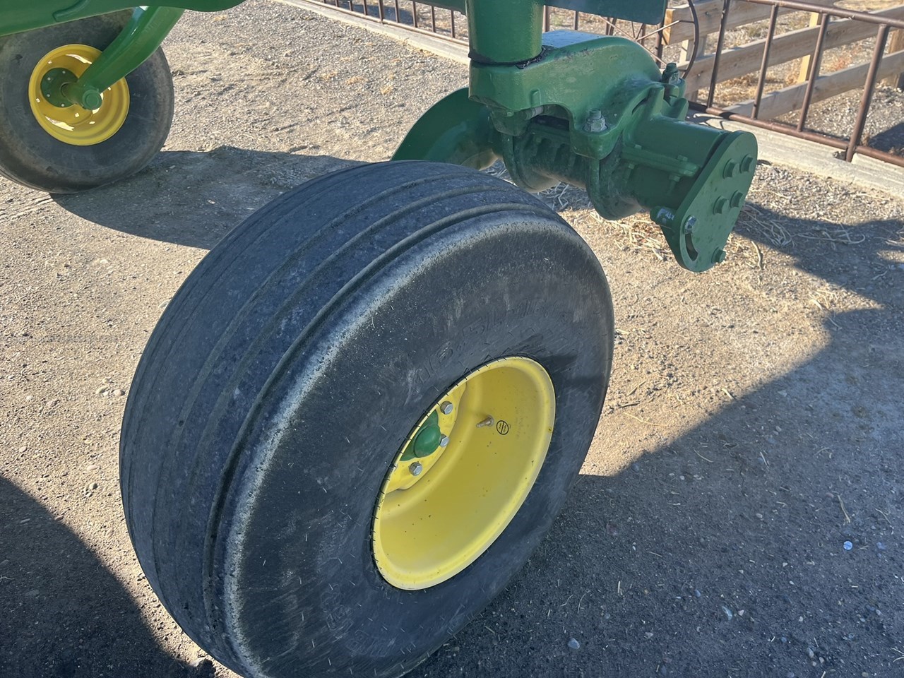 2020 John Deere W235 Image 27