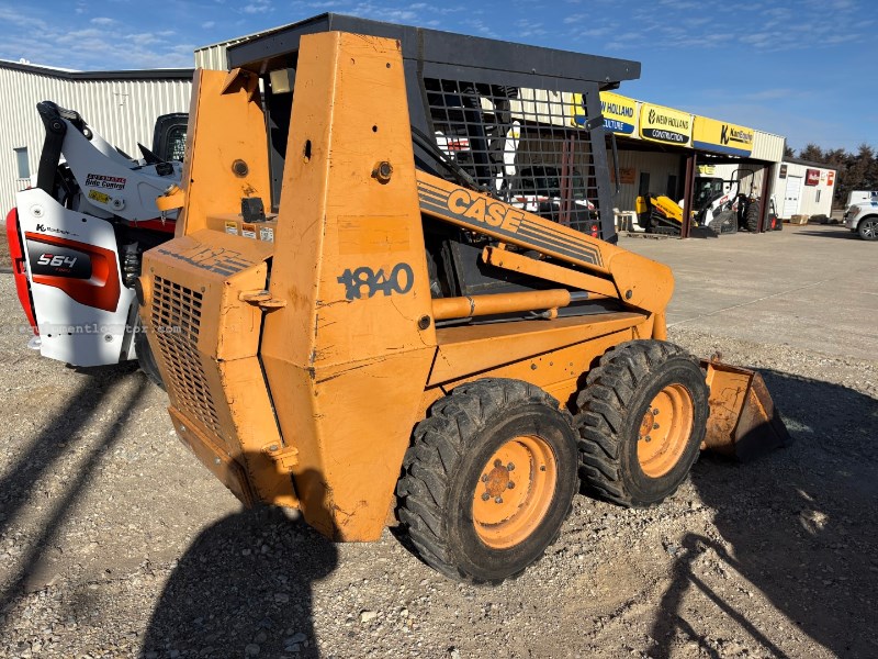 2001 Case 1840 Image 3