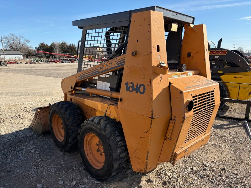 2001 Case 1840 Image 4