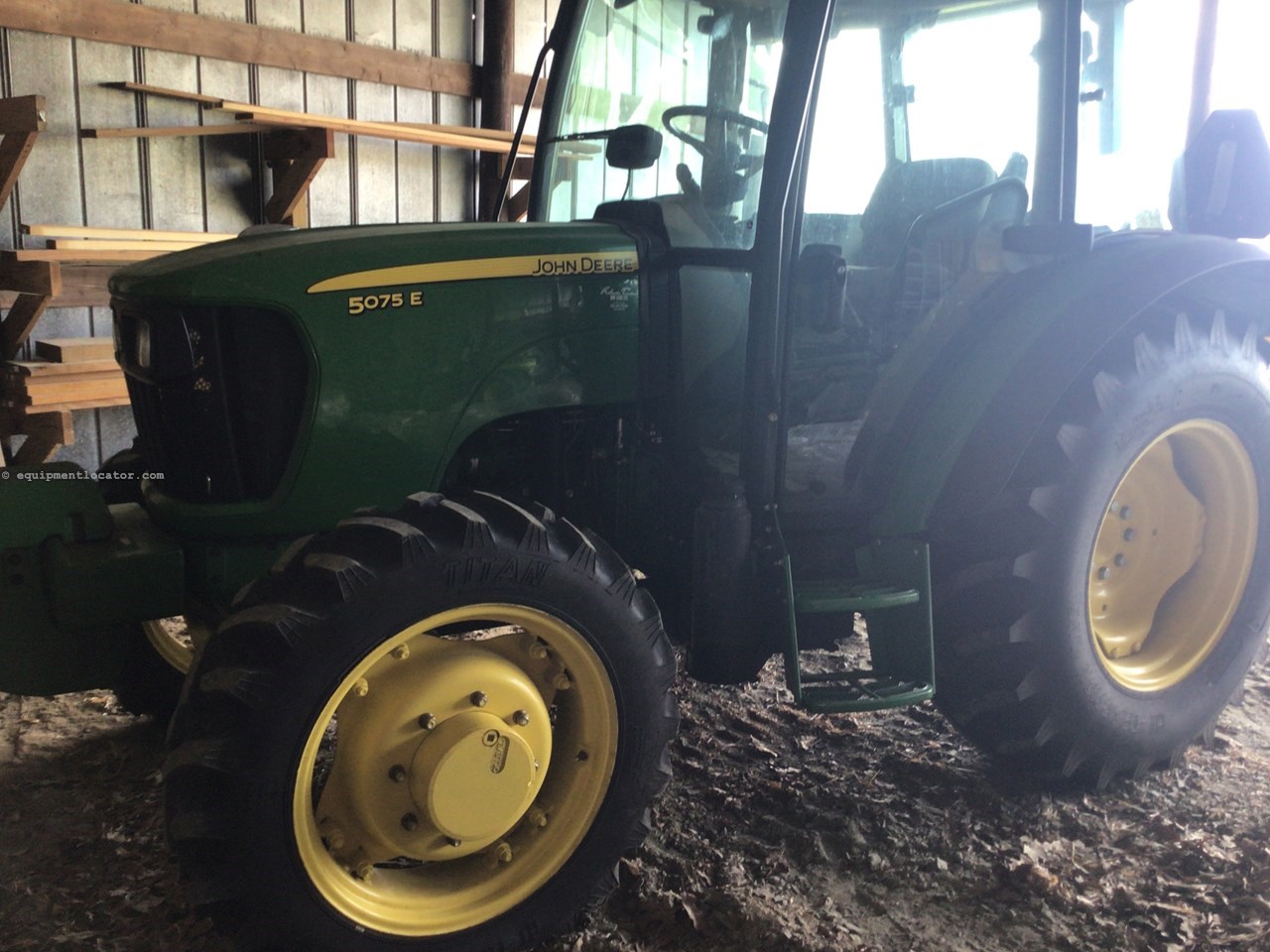 2014 John Deere 5075E Image 4