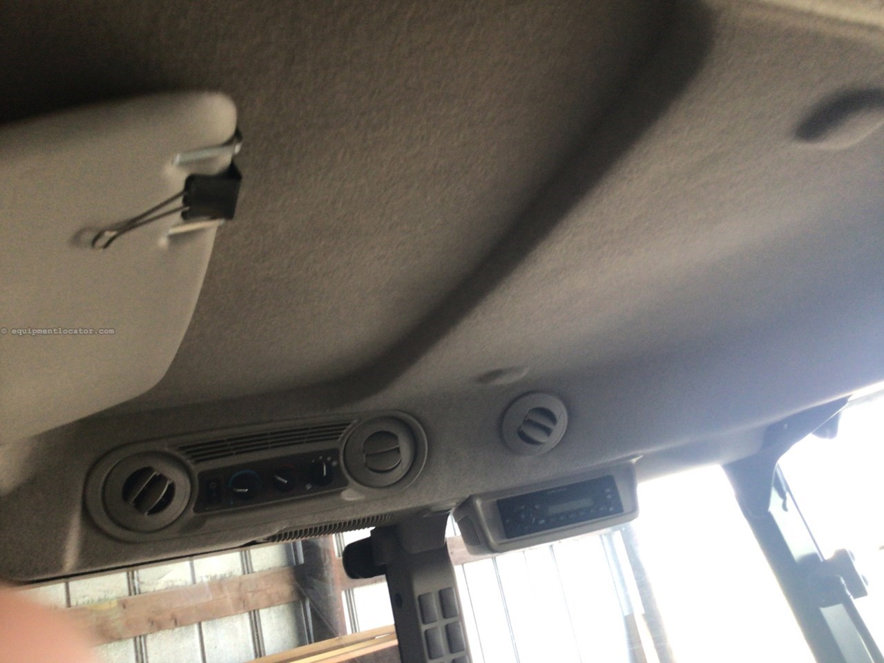 2014 John Deere 5075E Image 12