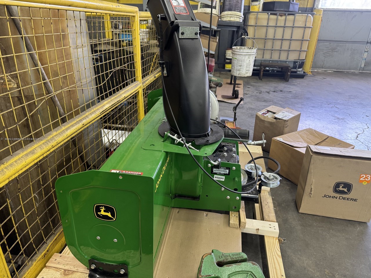 2023 John Deere 44" Snow Blower Image 2