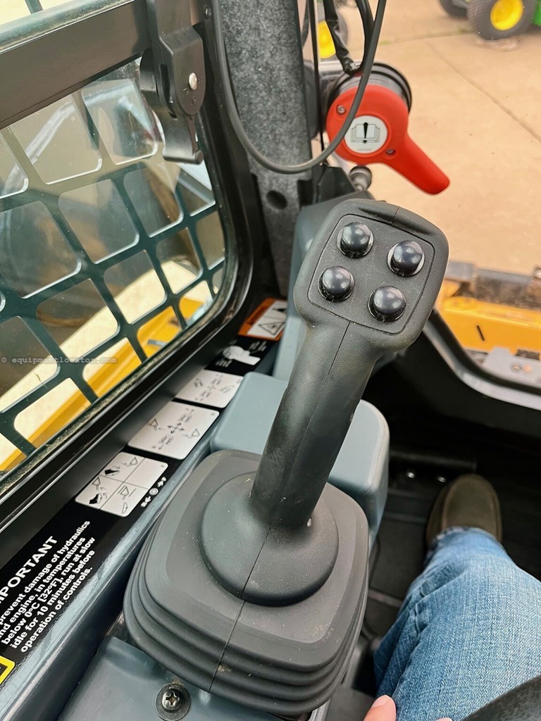 2023 John Deere 333G Image 10