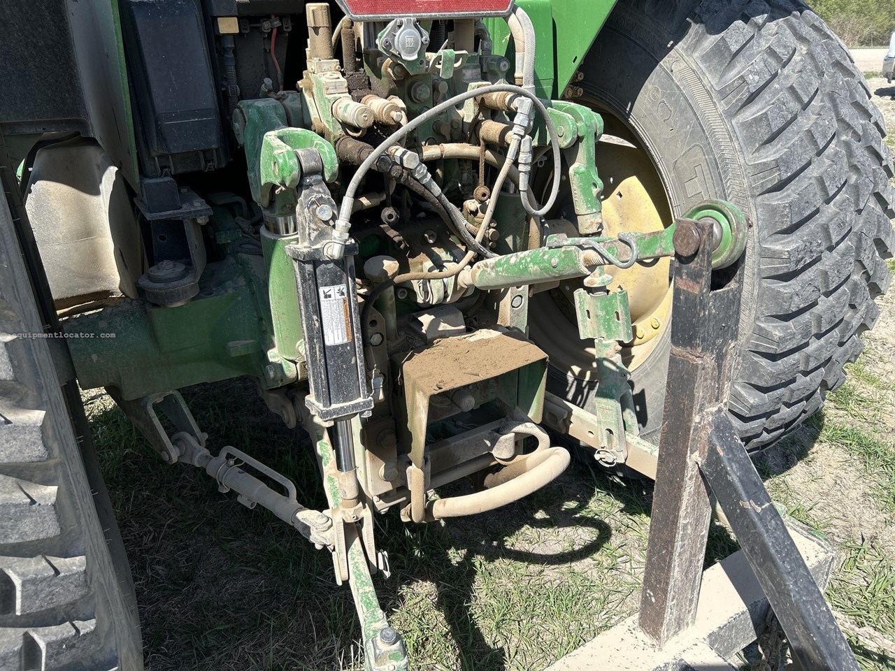 2009 John Deere 7230 Image 10