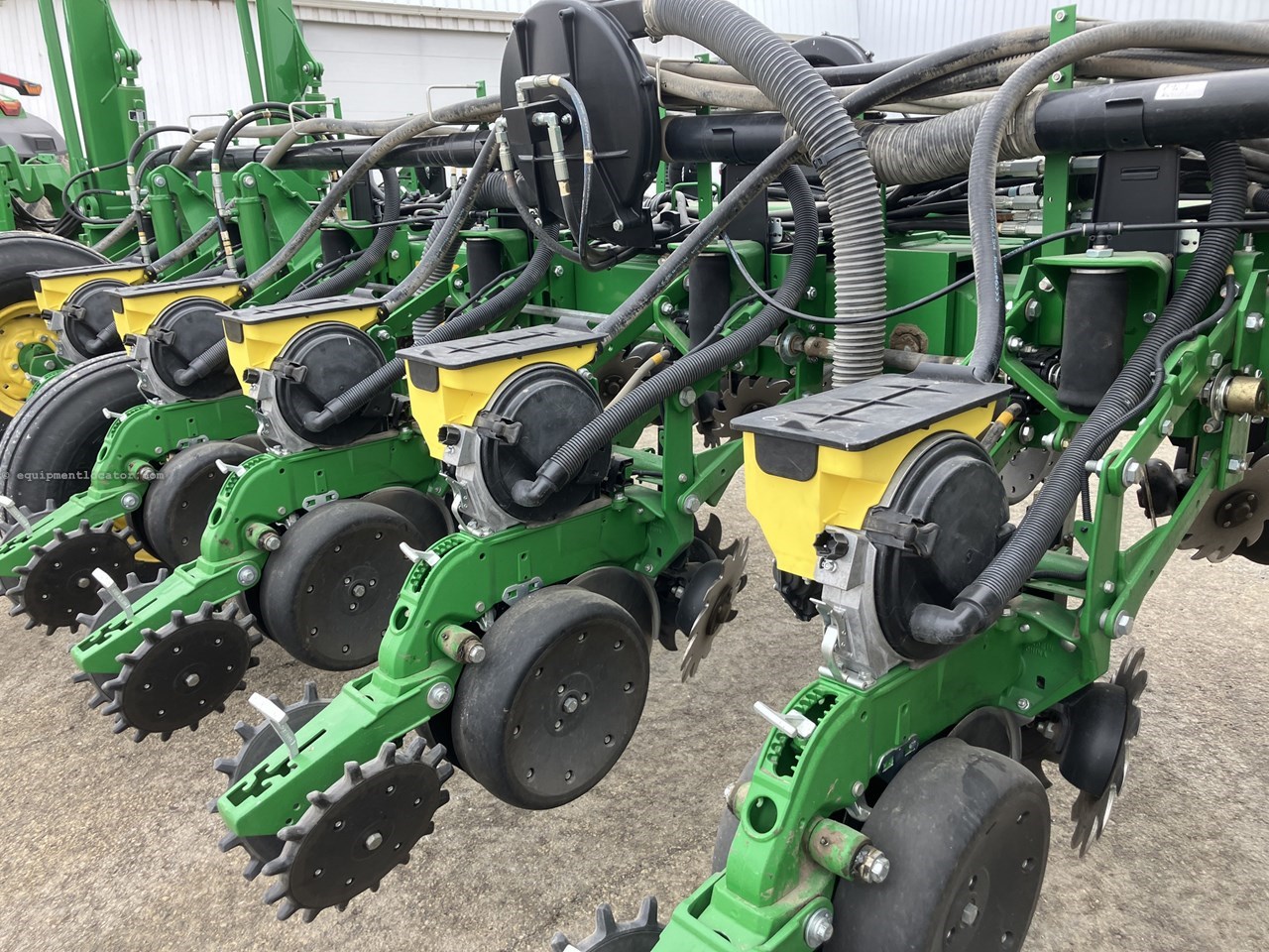 2016 John Deere 1775NT Image 11