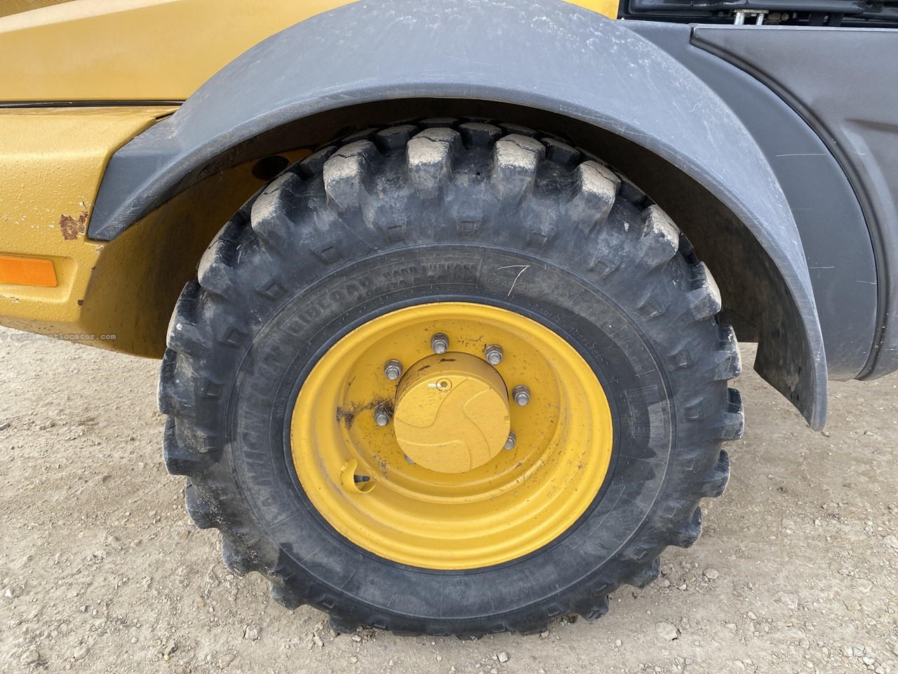 2021 John Deere 324L Image 10