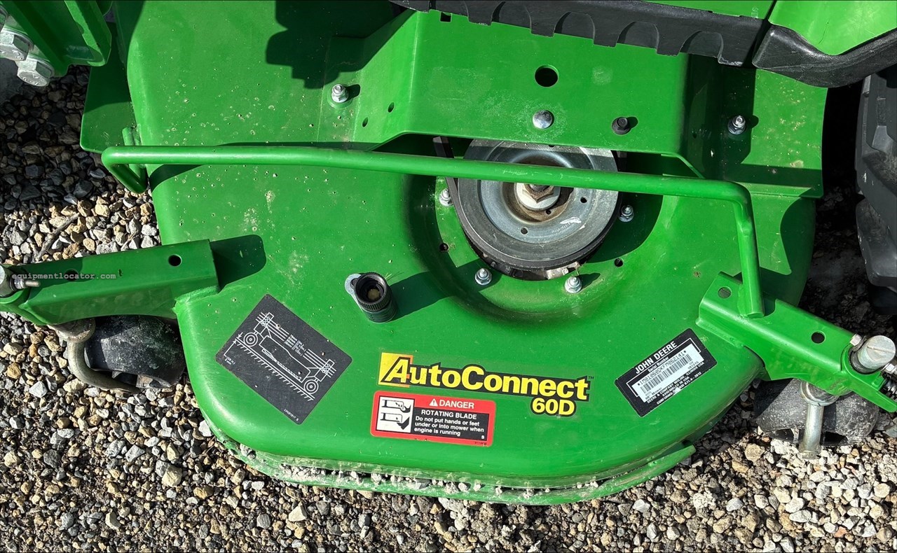 2016 John Deere 1025R Image 10