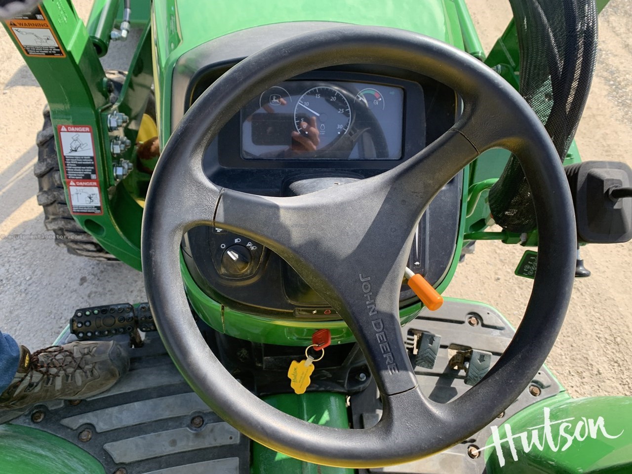 2023 John Deere 4044M Image 10