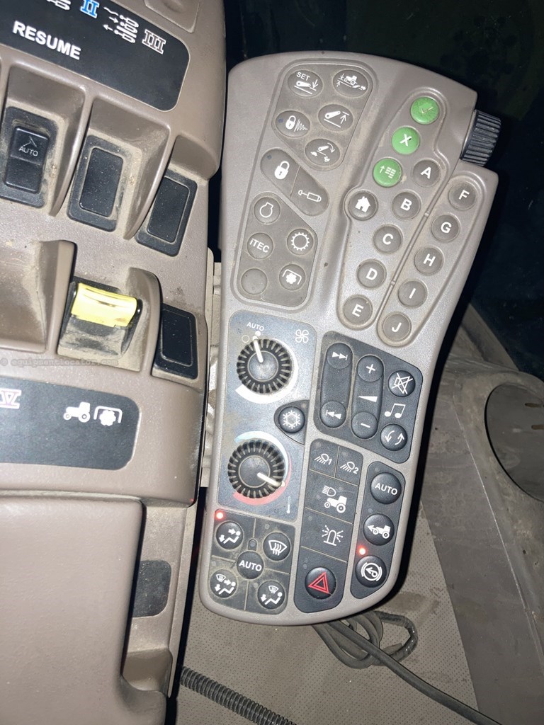 2012 John Deere 7200R Image 10