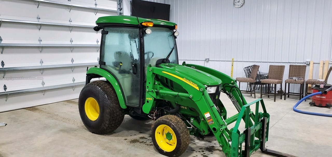 2017 John Deere 3039R Image 10