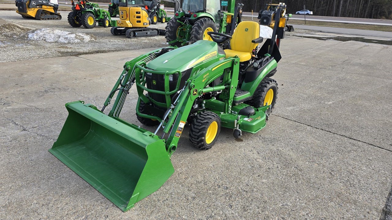 2023 John Deere 1025R Image 3