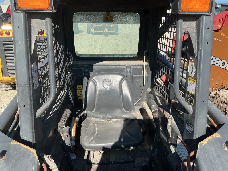 2003 New Holland LS140 Image 6