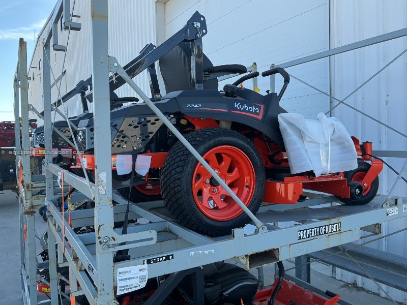 2026 Kubota Z242KW-48 Image 3