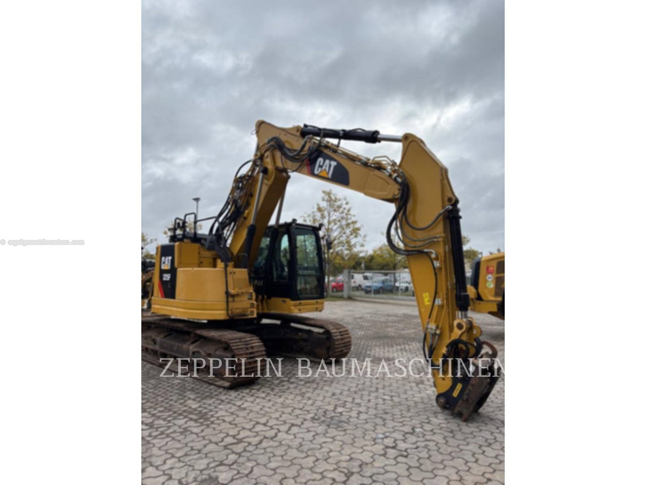 2018 Caterpillar 325FL Image 3