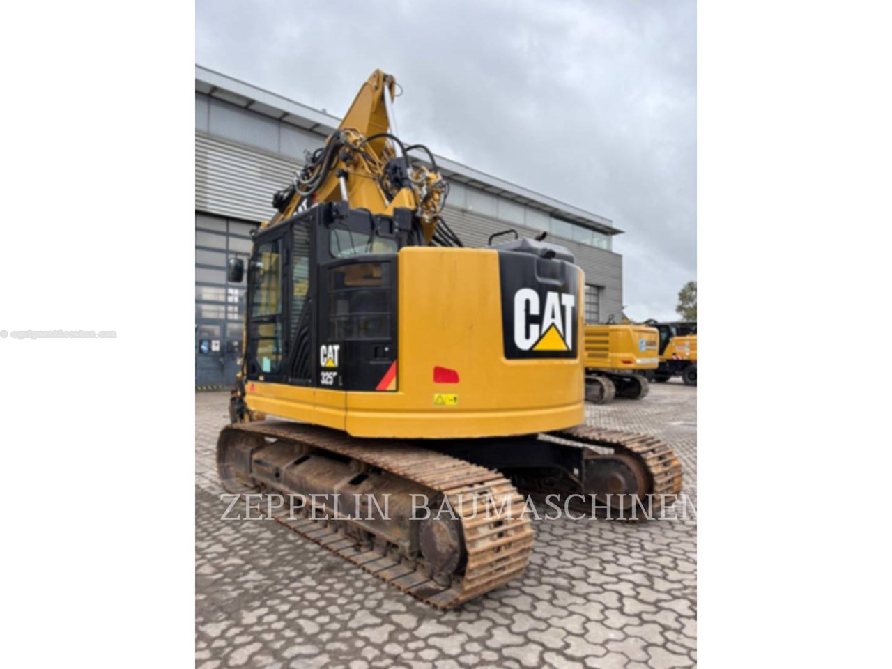 2018 Caterpillar 325FL Image 4