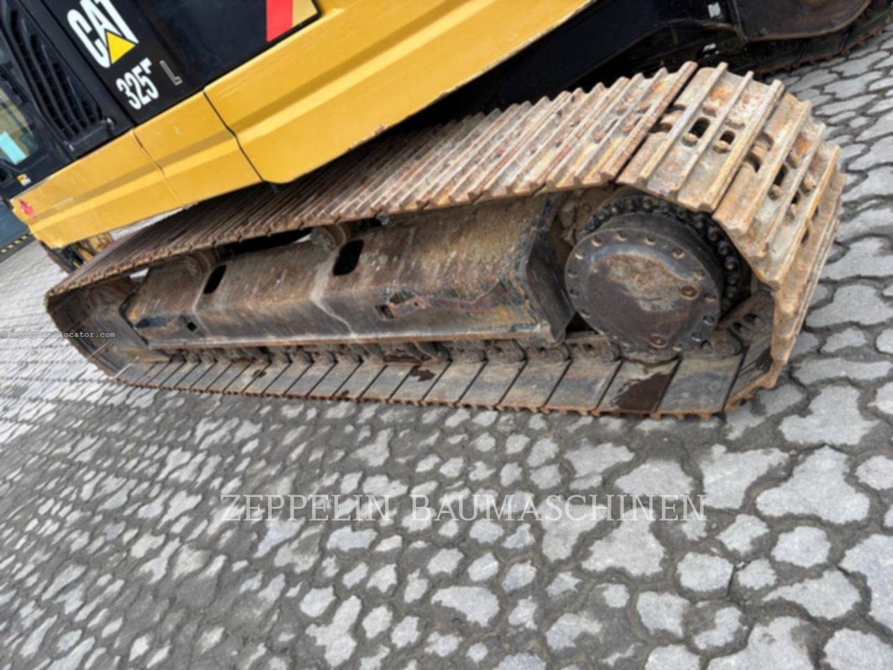 2018 Caterpillar 325FL Image 11