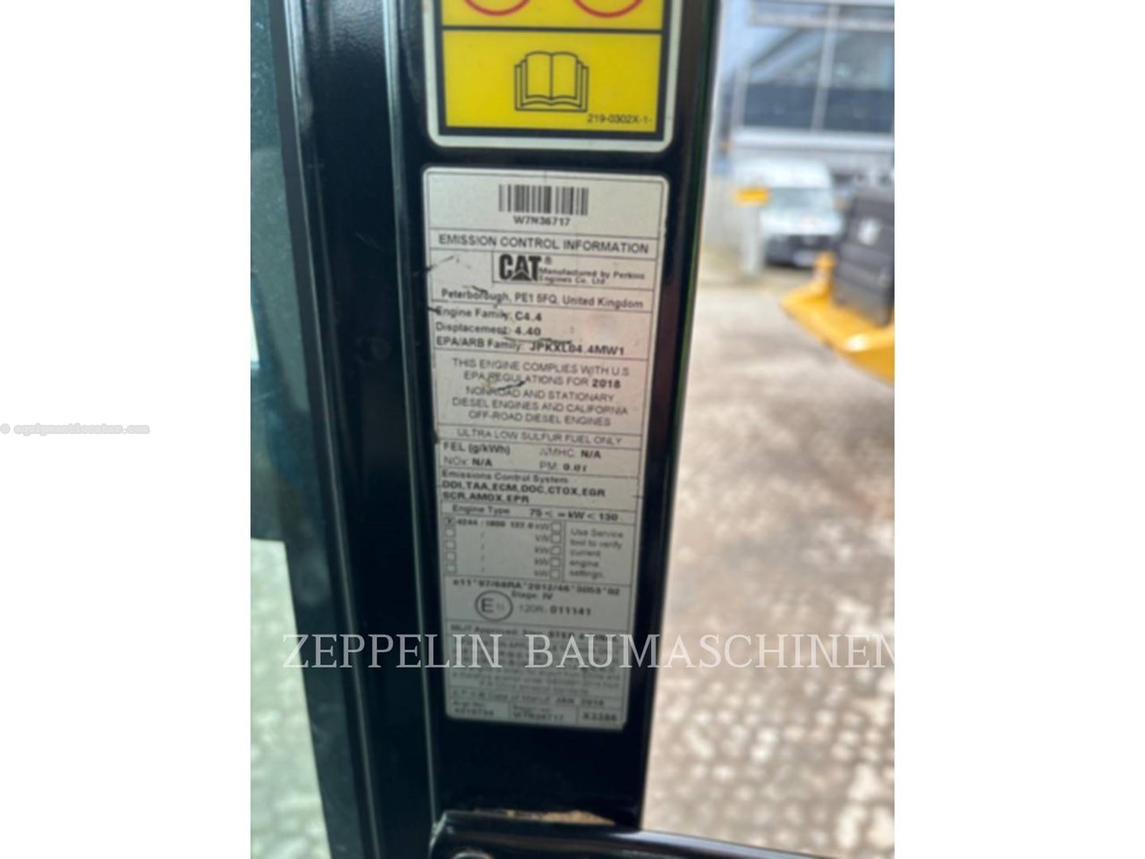 2018 Caterpillar 325FL Image 21