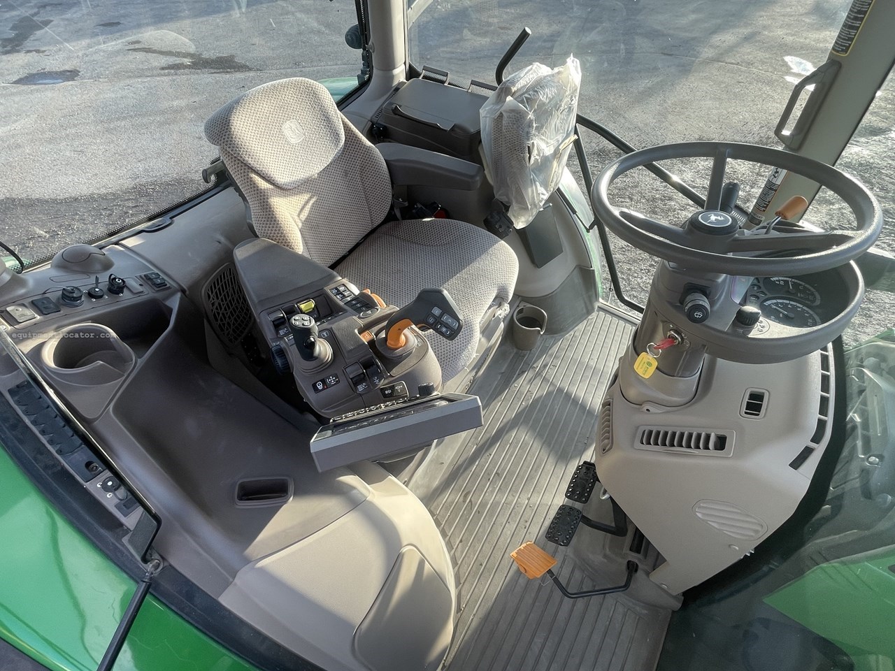 2021 John Deere 6145R Image 29