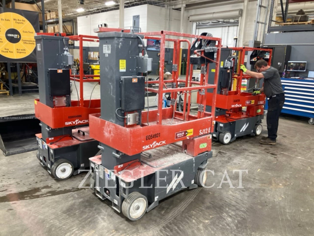 2023 Skyjack SJ12 Image 2