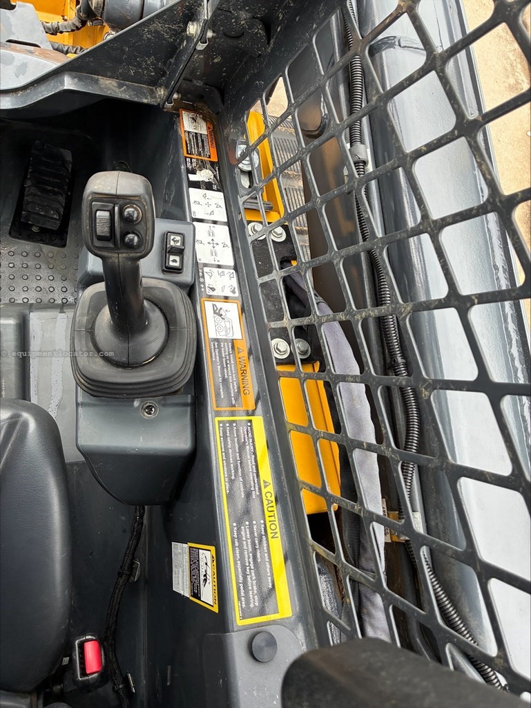 2023 John Deere 325G Image 11