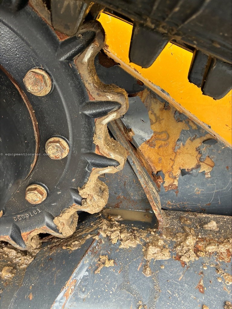 2023 John Deere 325G Image 18