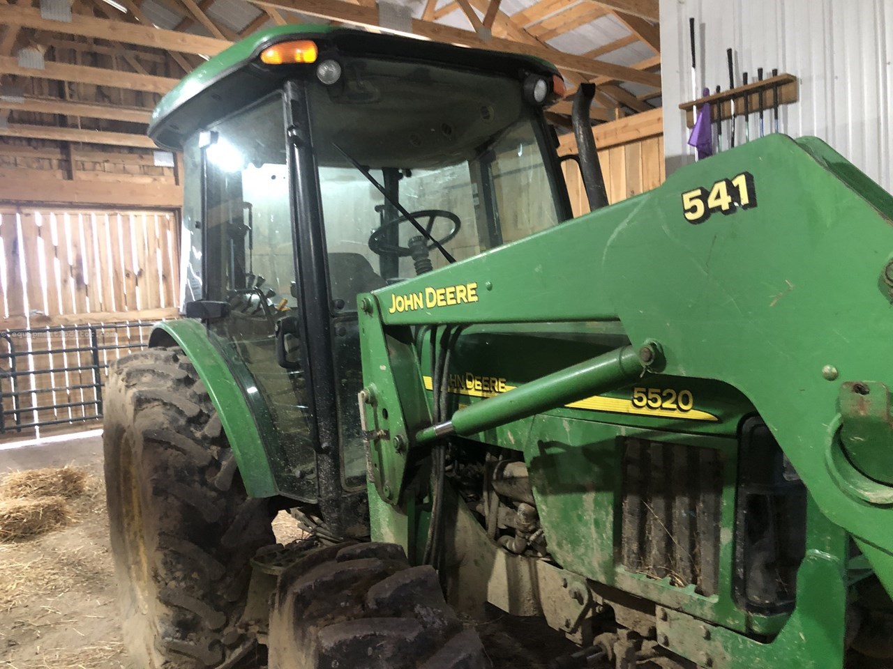 2003 John Deere 5520 Image 2