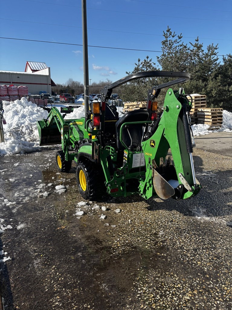 2022 John Deere 1025R Image 4