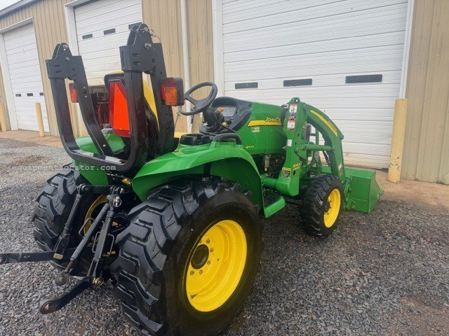 2010 John Deere 3520 Image 4