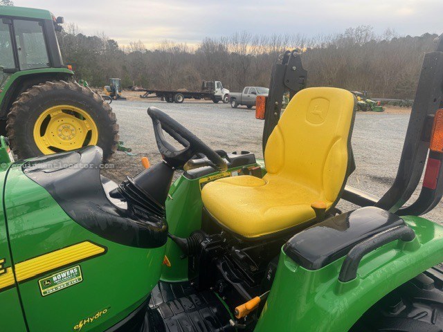 2010 John Deere 3520 Image 11