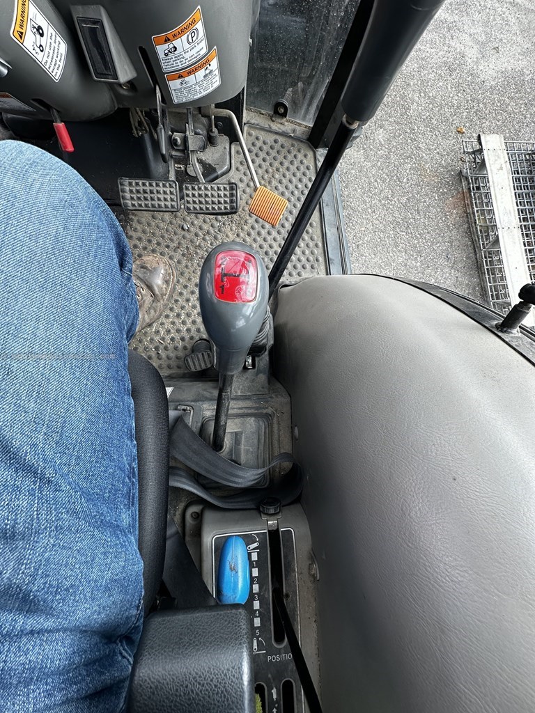 2017 Mahindra 2565 Image 12