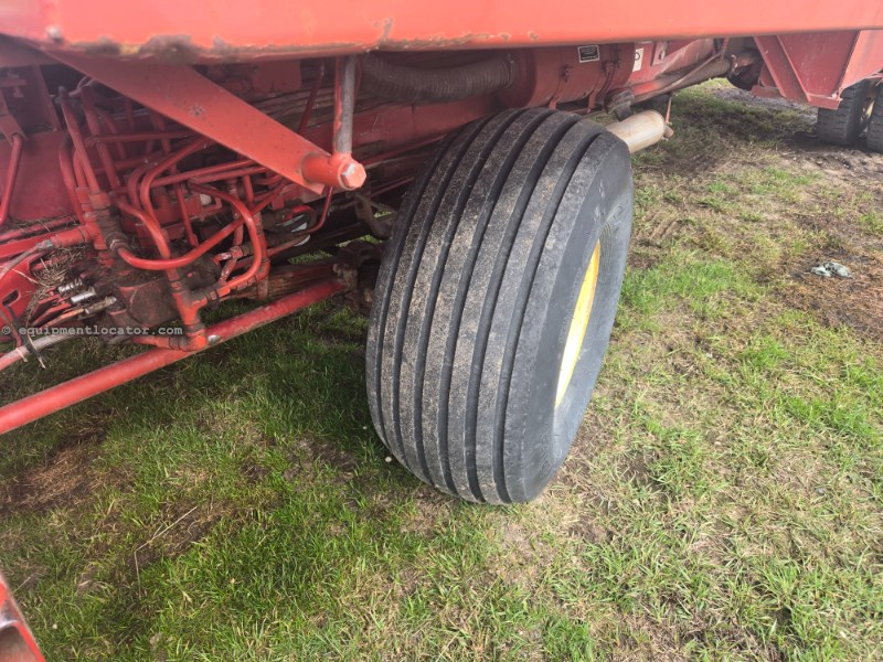 1976 New Holland S1049 Image 4