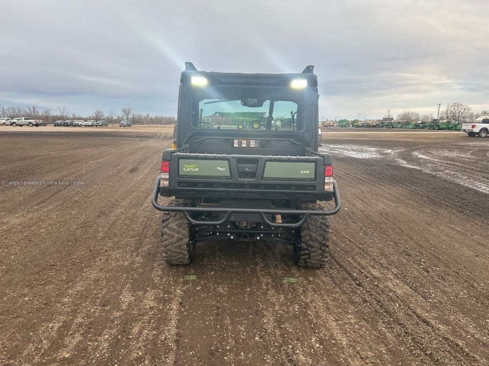 2024 John Deere XUV835R Image 4