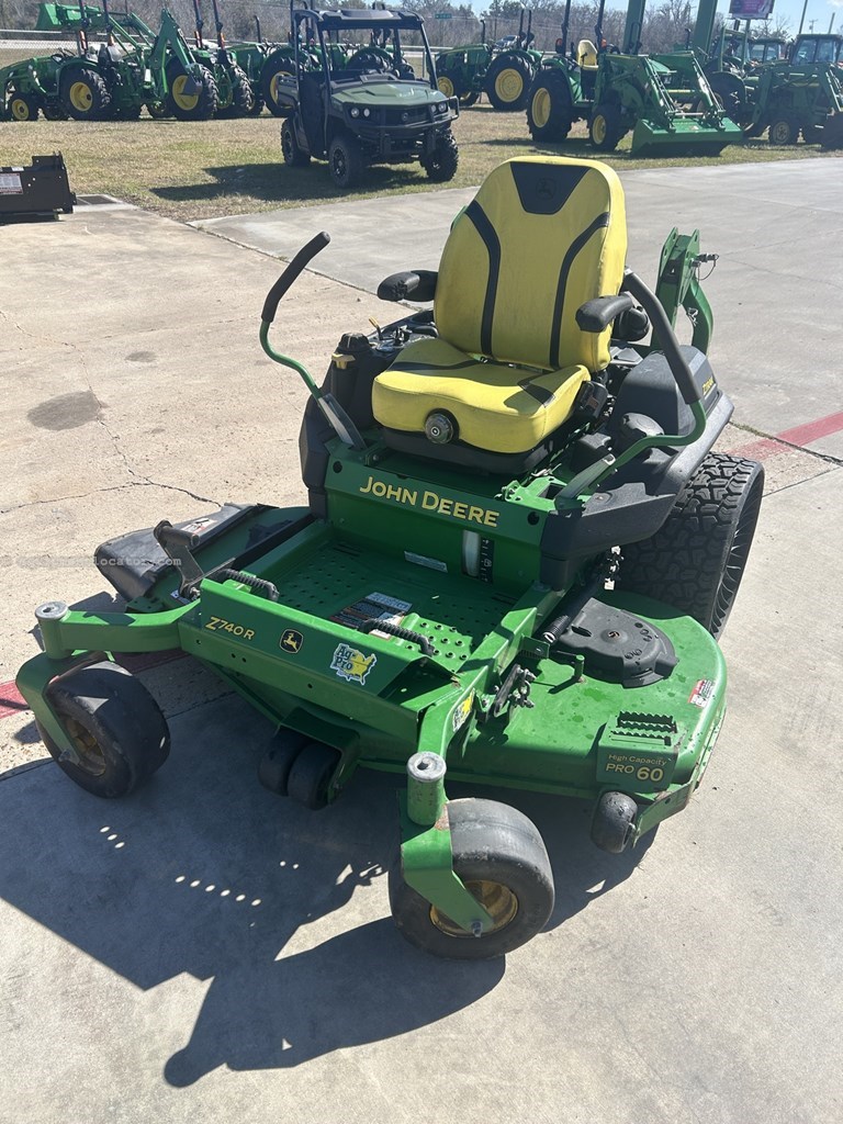 2019 John Deere Z740R Image 4