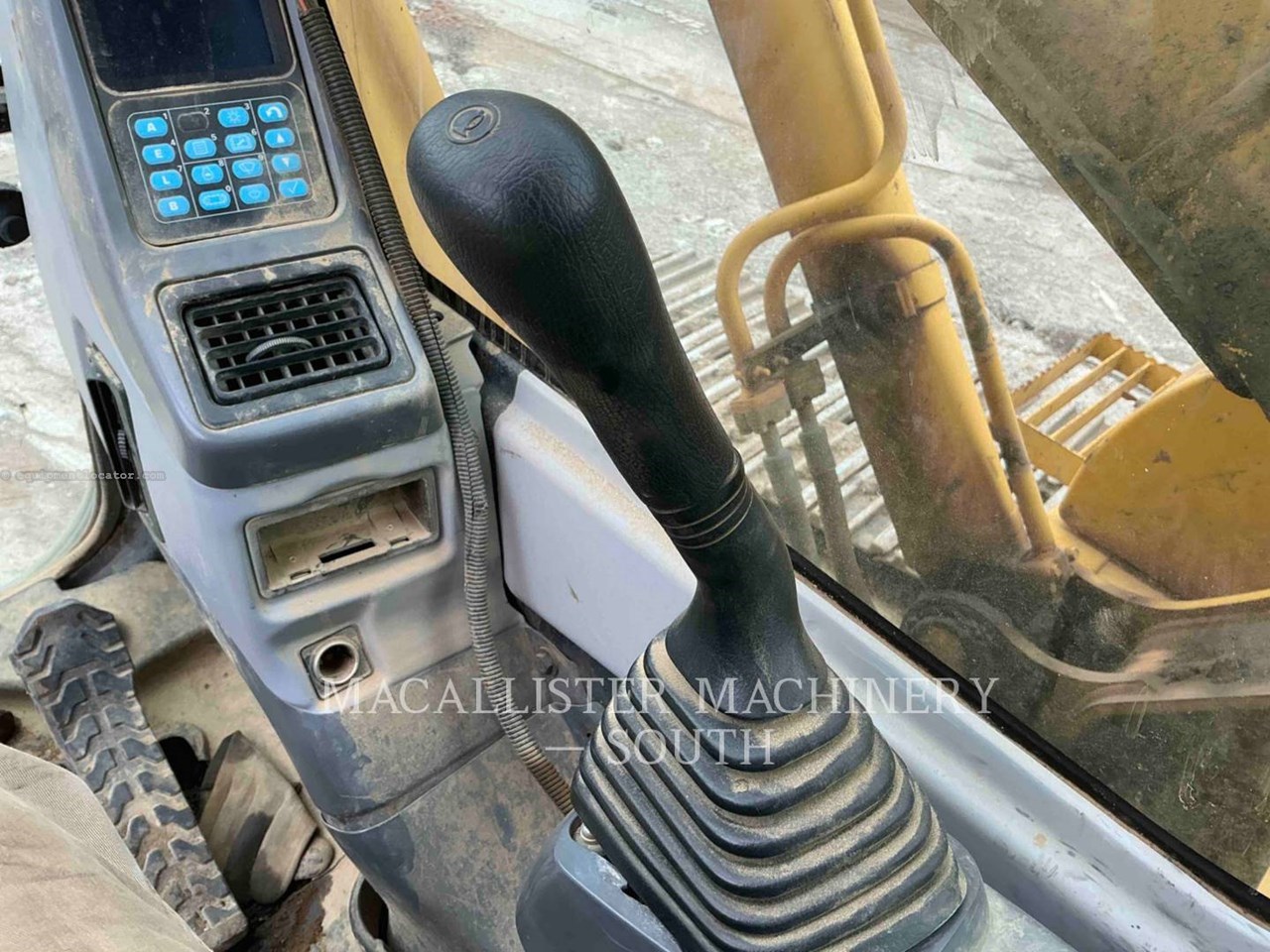 2005 Komatsu PC200LC-7L Image 14