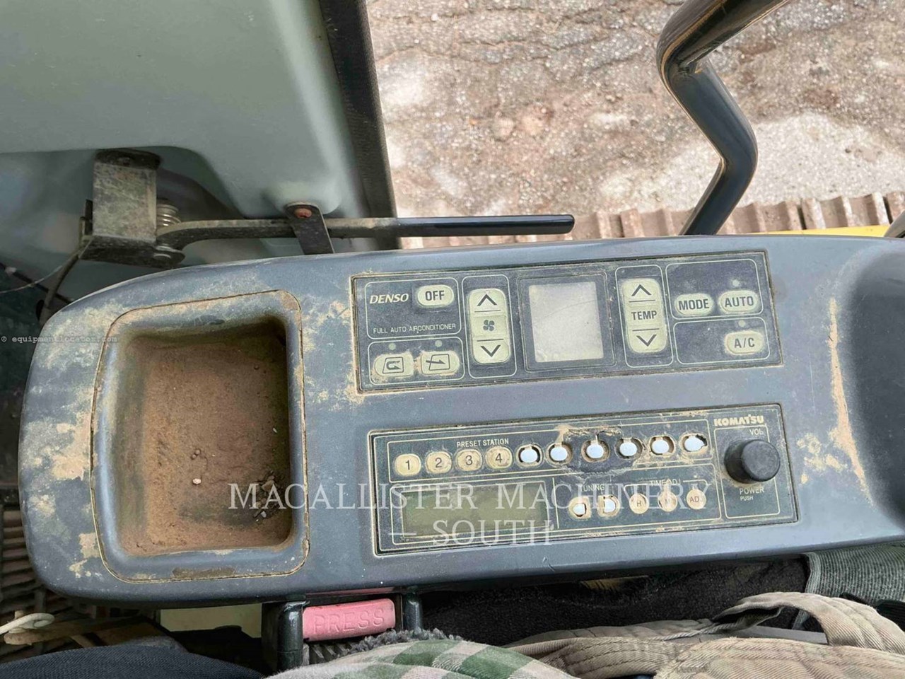 2005 Komatsu PC200LC-7L Image 16