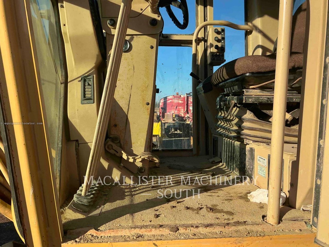 1997 Caterpillar 143H Image 10