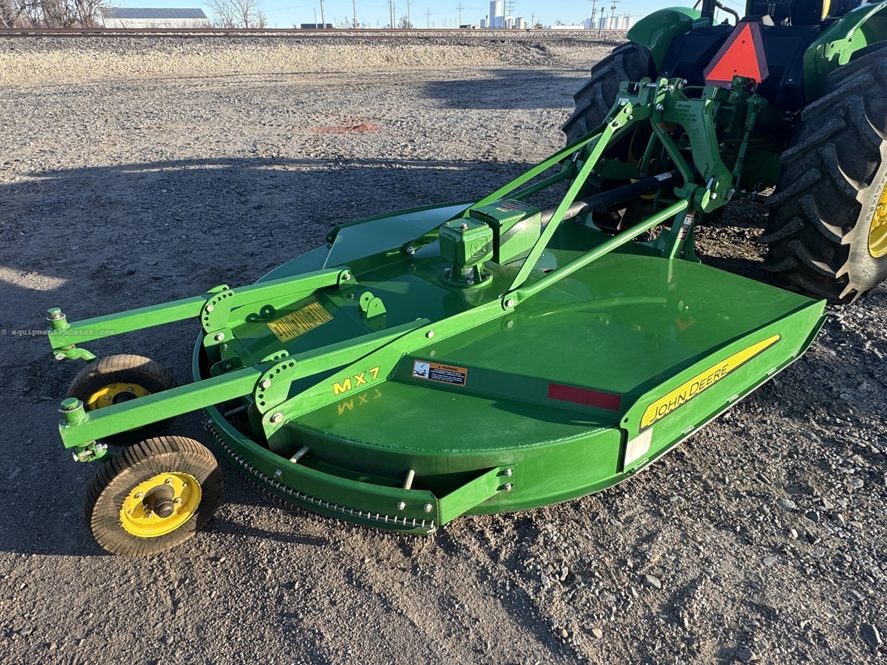 2022 John Deere MX7 Image 2